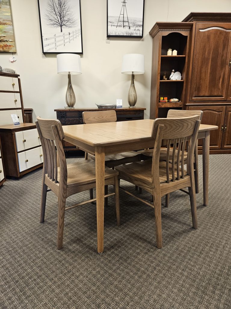 Morgan Leg Table w/Amanda Side Chairs