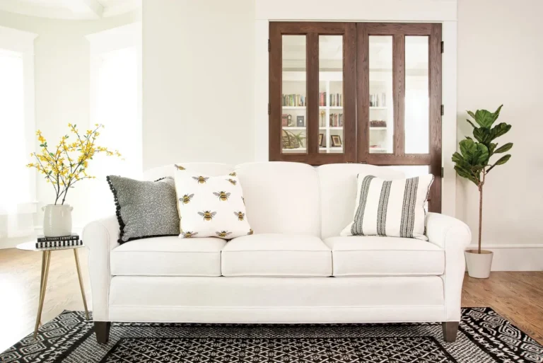Style 374 Sofa